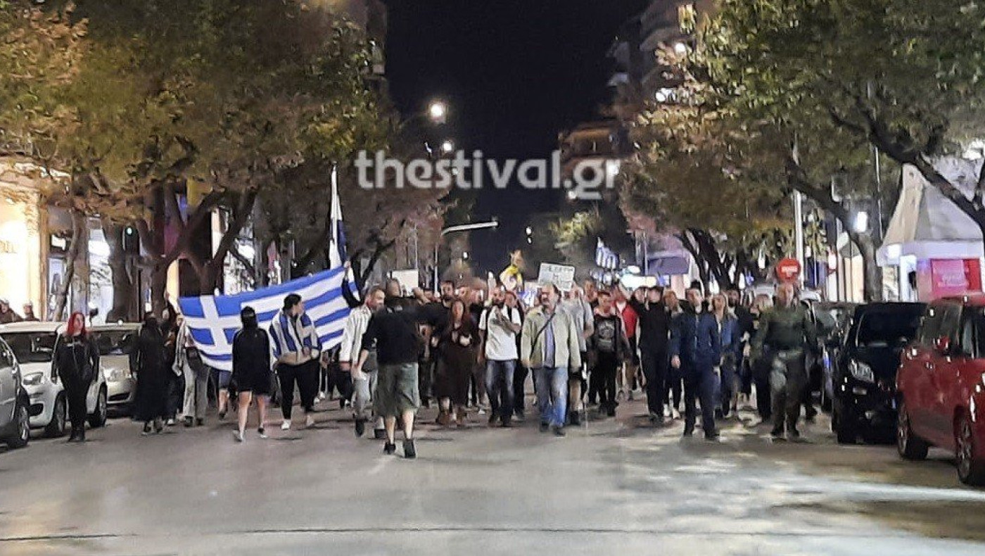 Θεσσαλονίκη: Σε εξέλιξη πορεία κατά του υποχρεωτικού εμβολιασμού στο κέντρο!