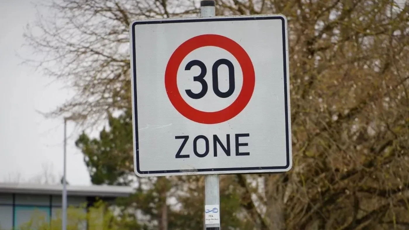 «Όραμα μηδενικών απωλειών»: Ψηφίστηκε όριο 30 χλμ./ώρα μέσα στις πόλεις!