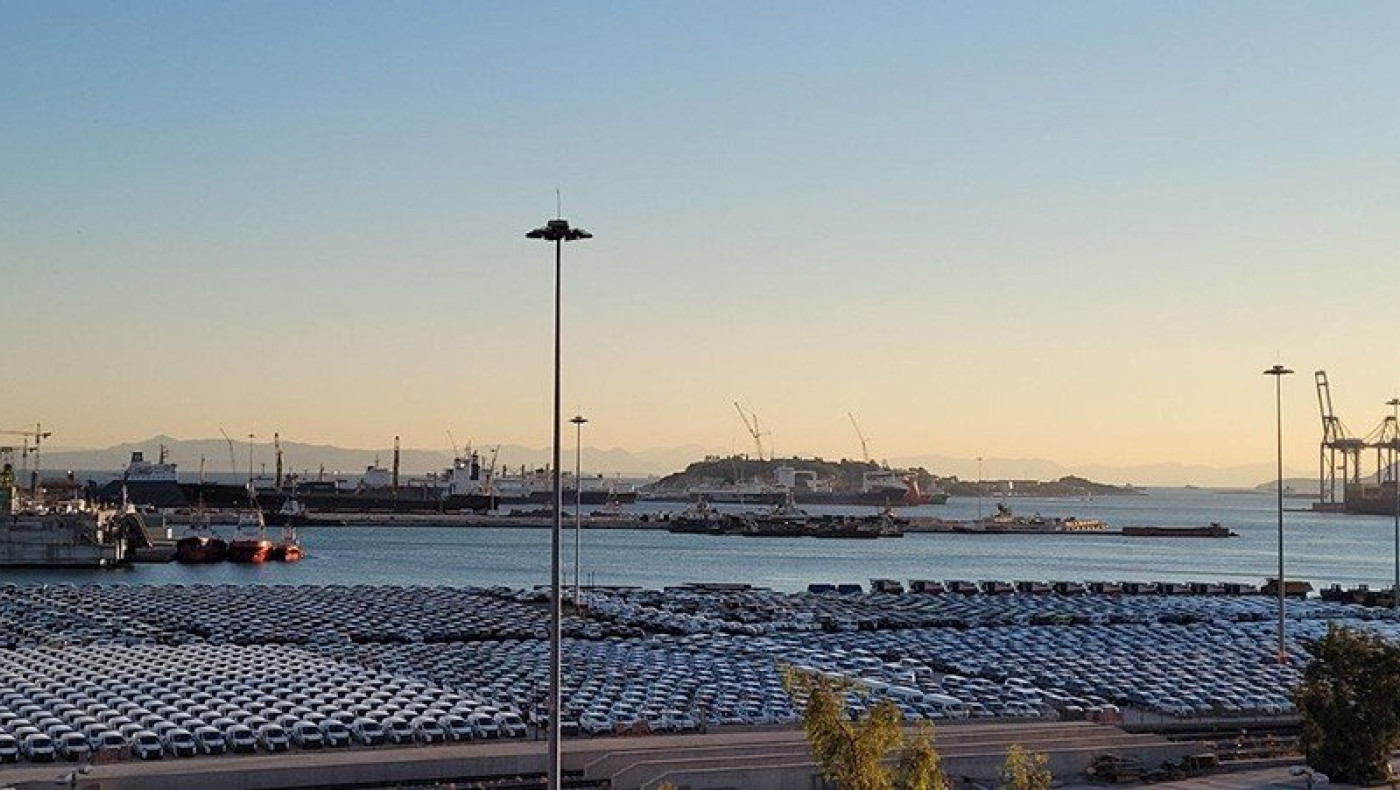 Βούλιαξε το λιμάνι του Πειραιά από χιλιάδες κινέζικα αυτοκίνητα