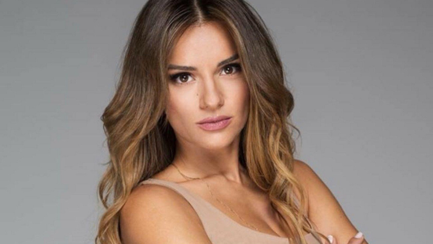 Τσολάκη σε Μπακοδήμου για το J2US: «Φτάνει πια με την παπάντζα!»