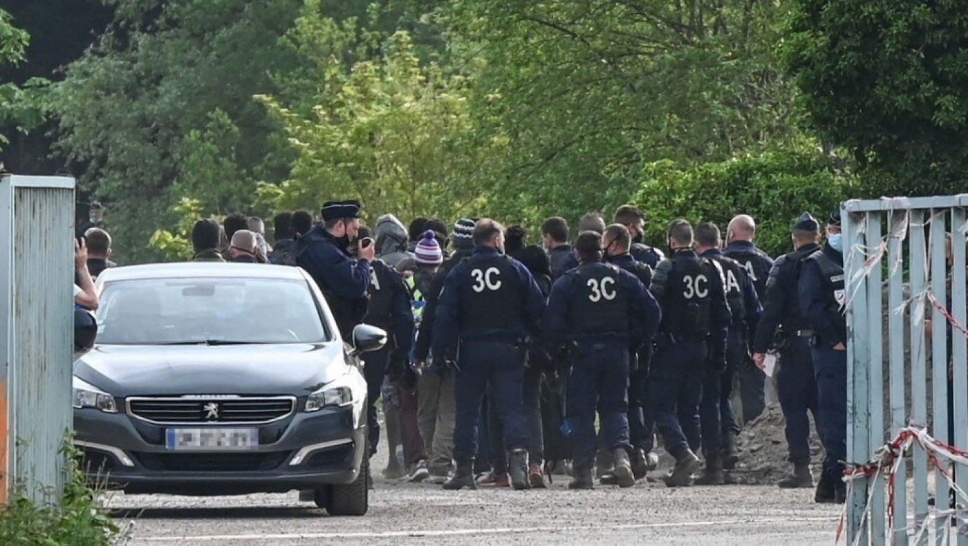 «Καψόνια» της γαλλικής αστυνομίας σε πρόσφυγες