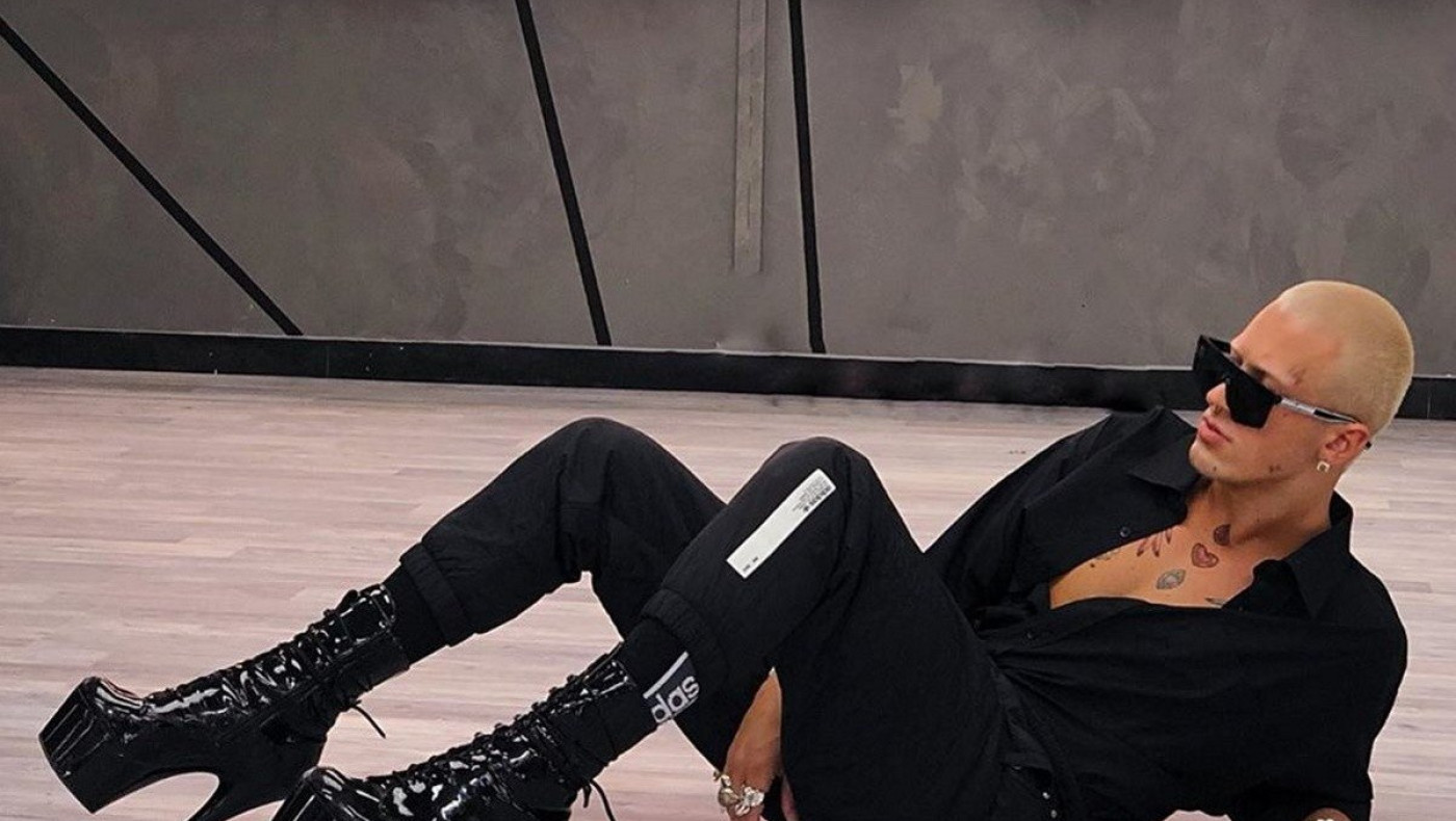 Τάσος Ξιαρχό: «Ο μεθυσμένος πατέρας μου, μας κυνηγούσε με την καραμπίνα να μας σκοτώσει»