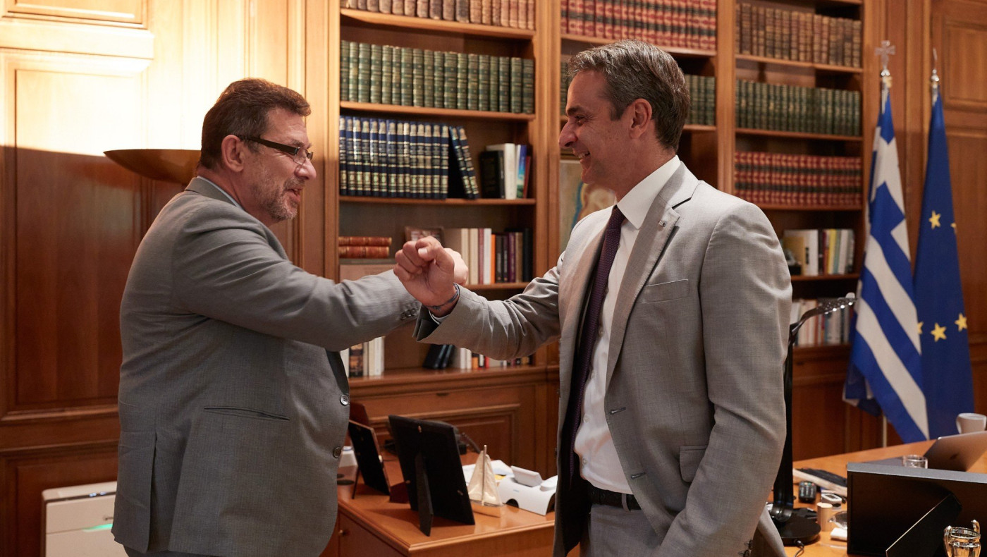 Μπουρλά - Pfizer: Έρχεται αντικορονοϊκό χάπι 2 σε 1 για ασθενείς και... συγκάτοικους!