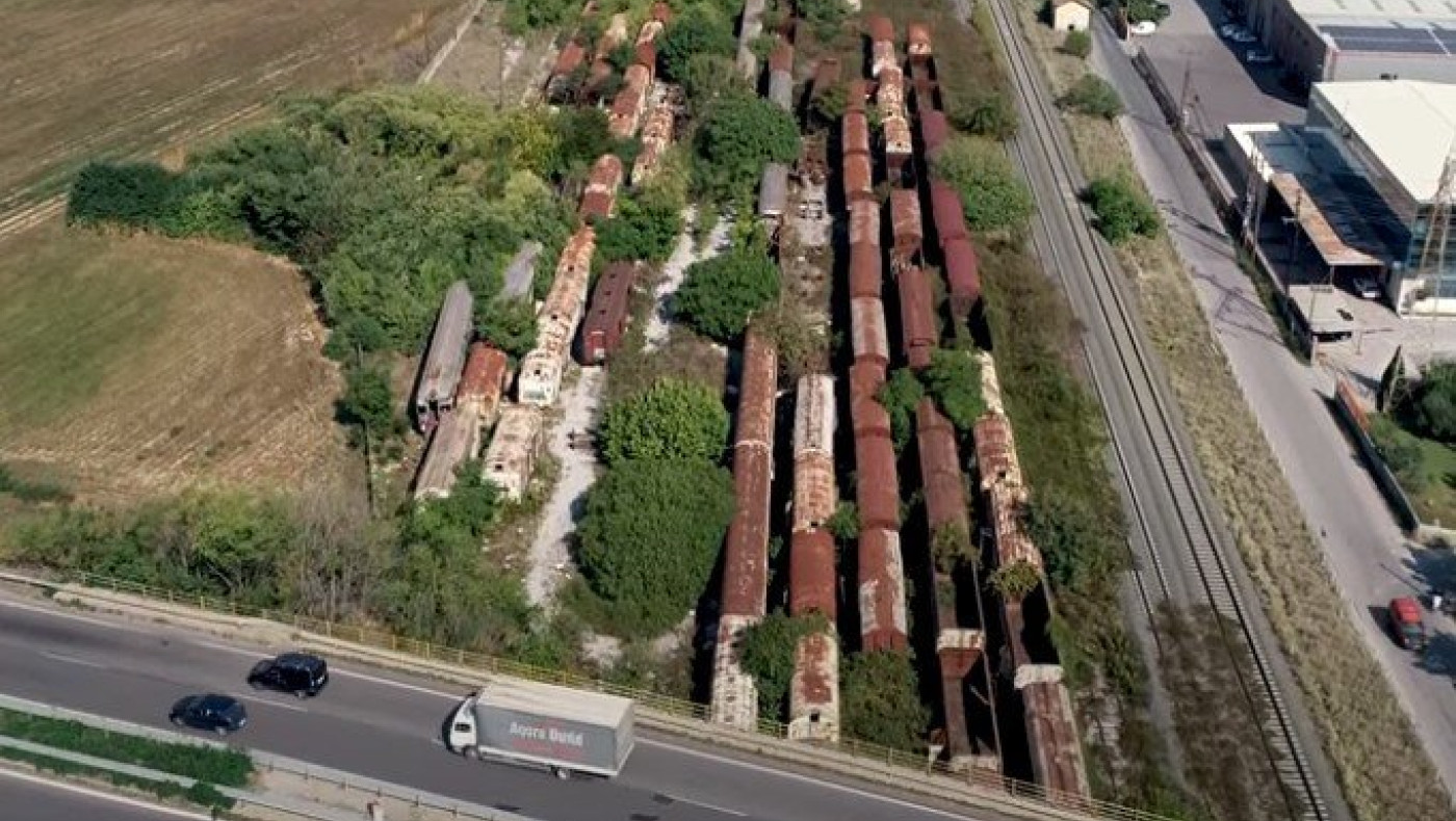 Θεσσαλονίκη: Ένα τεράστιο «νεκροταφείο» τρένων δίπλα στην πόλη