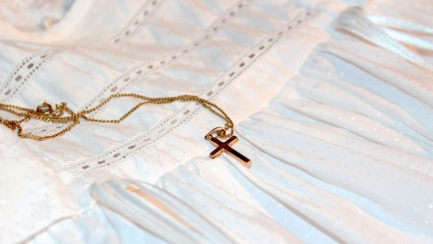 Έκλεψε και πούλησε σταυρό ηλικιωμένης στην Πέλλα, αλλά στο τέλος την αποζημίωσε!