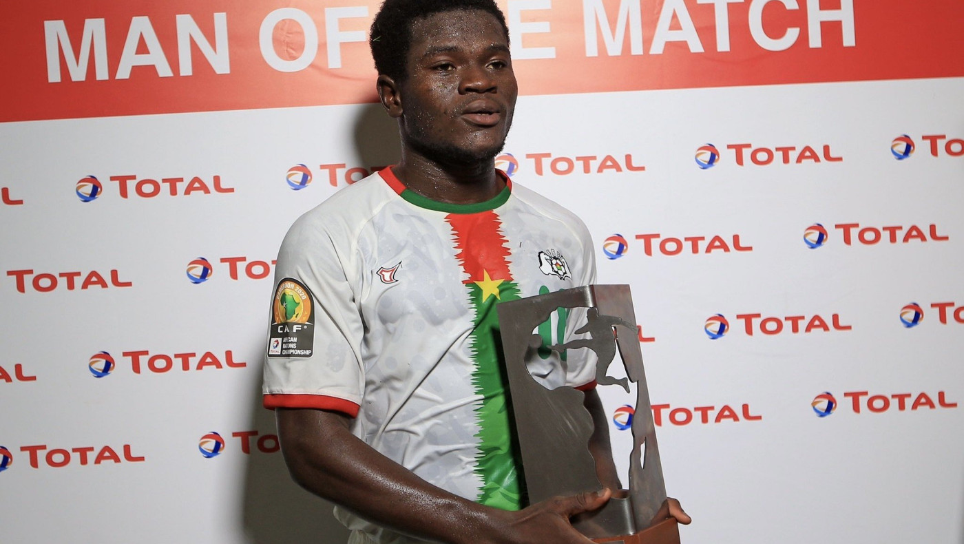 Ισμαΐλα Ουεντραόγκο: Το «διαμάντι» από την Αφρική και η σύγκριση με τον Καντέ