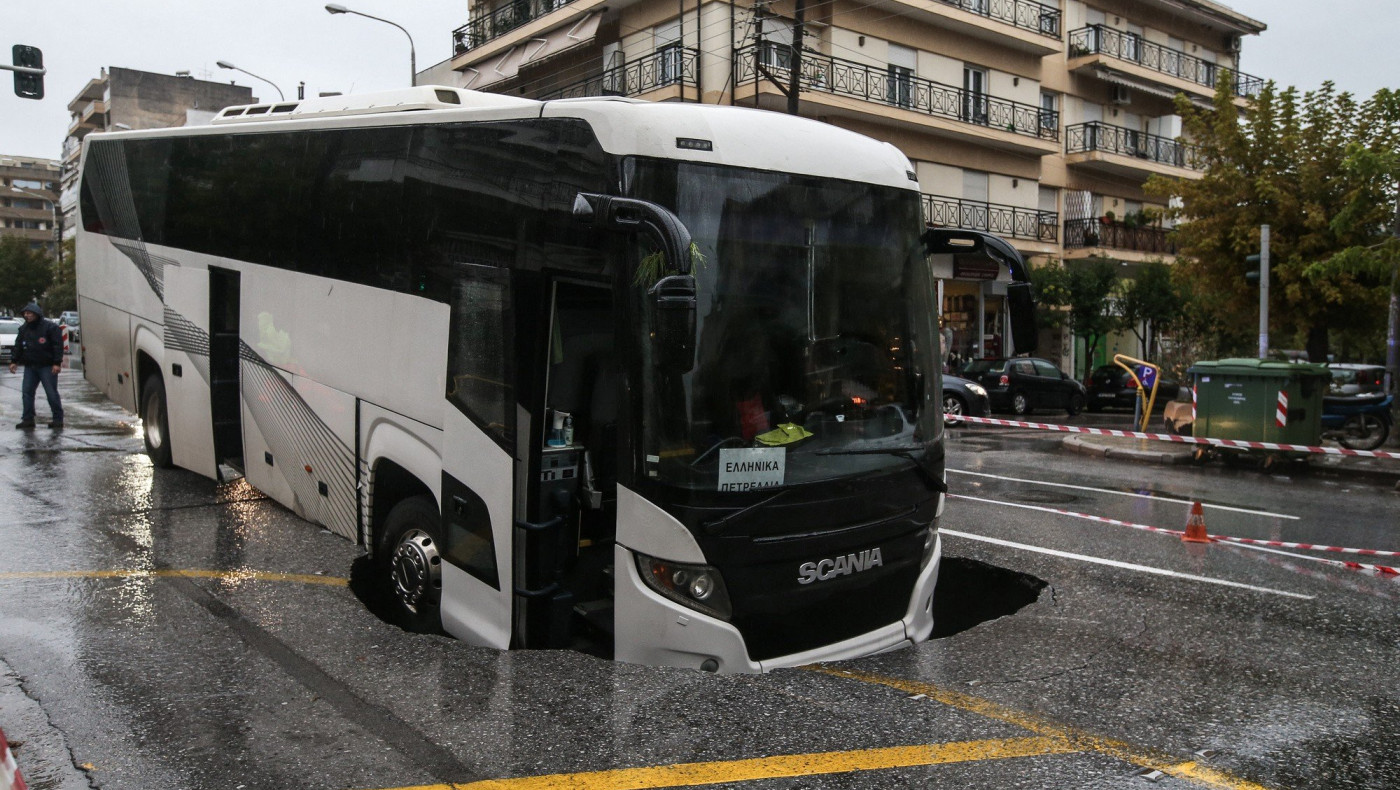 Θεσσαλονίκη: Τεράστια η τρύπα που άνοιξε στην Εθνική Αντίστασης