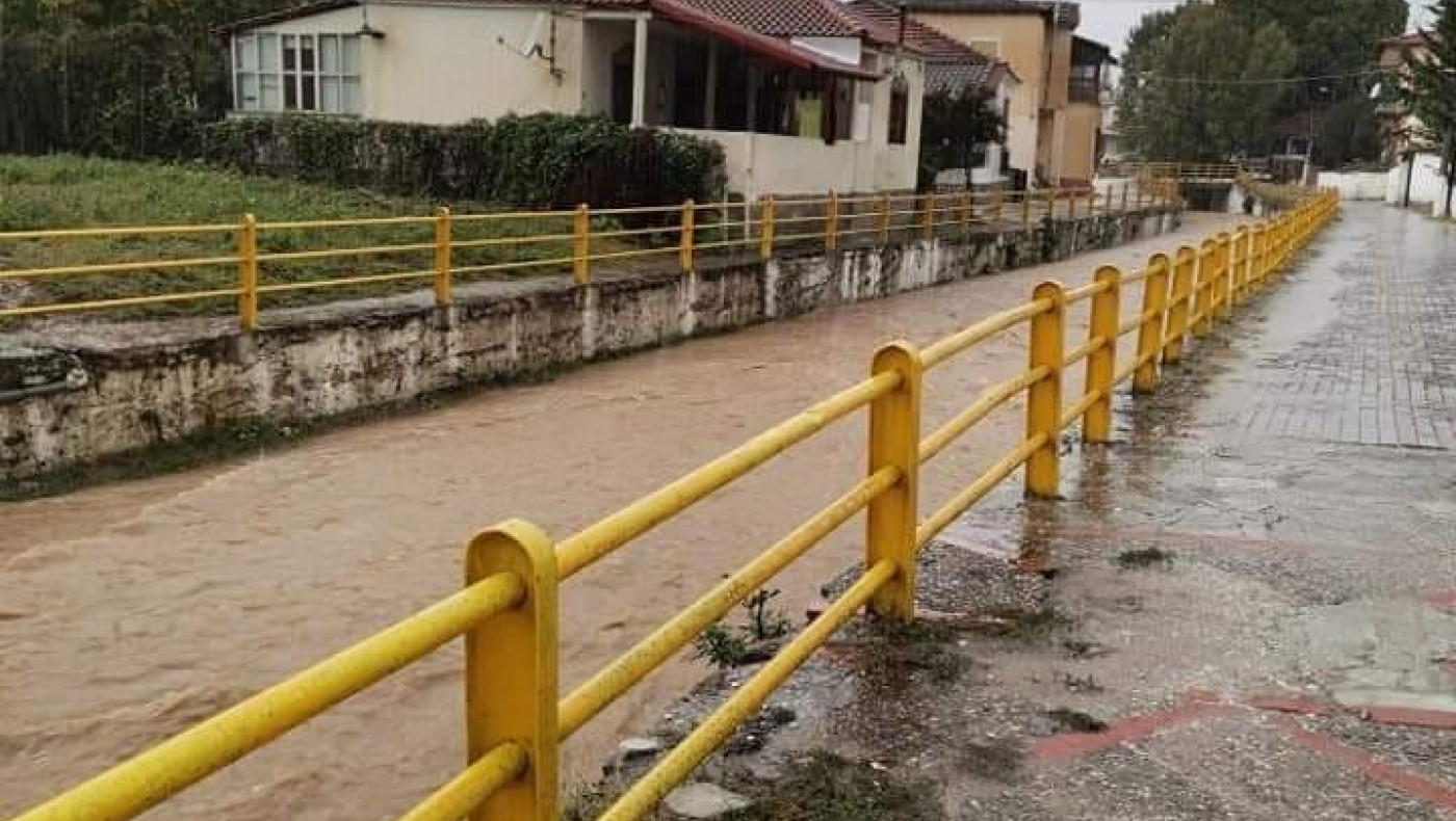 Υπερχείλισε το ποτάμι στο Ζαγκλιβέρι (pics+vid)