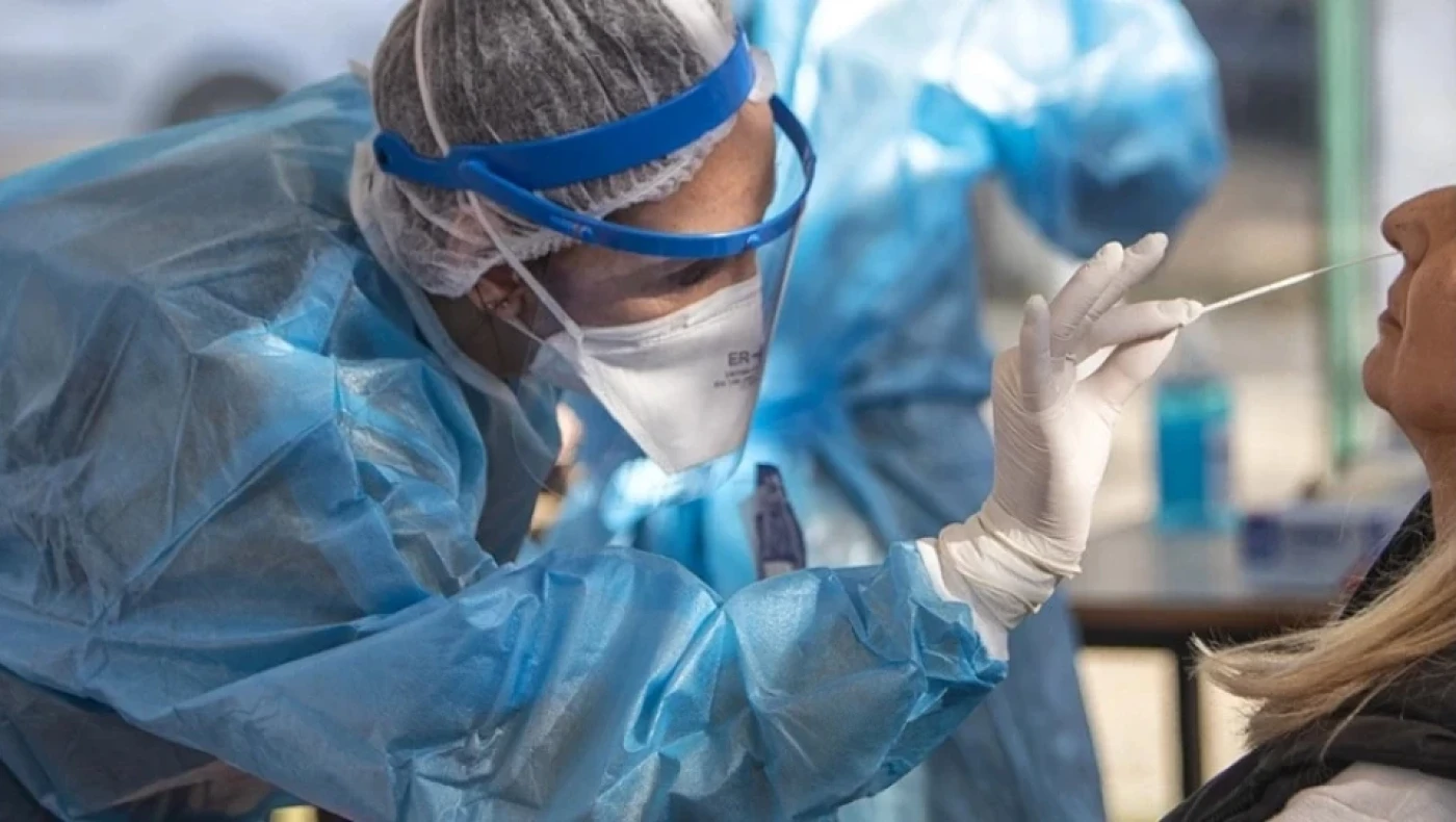 Μετάλλαξη Όμικρον: Γιατί αυξάνονται οι δόσεις του εμβολιασμού