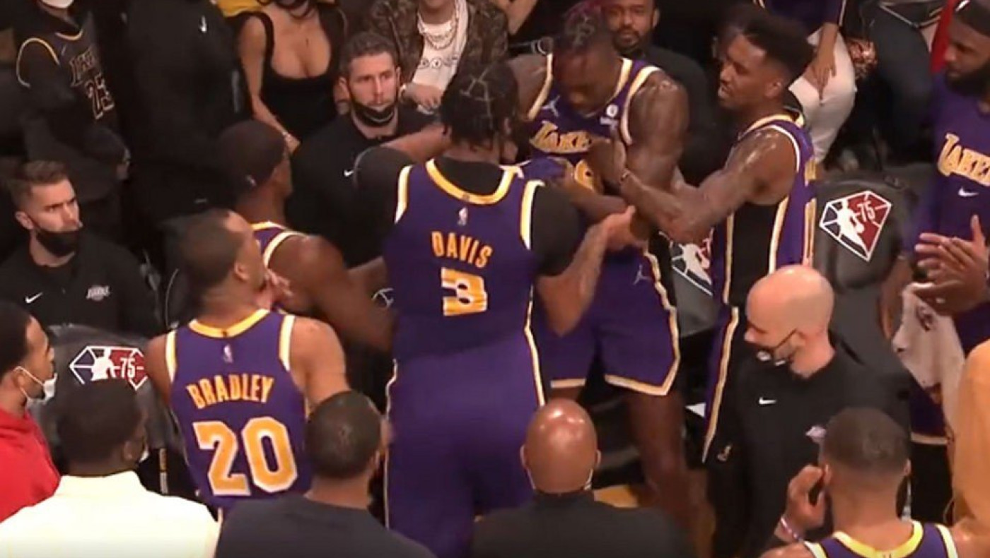 ΝΒΑ: Καβγάς Ντέιβις-Χάουαρντ στον πάγκο των Λέικερς και νέα ήττα