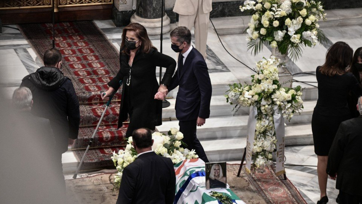 Υποβασταζόμενη στη Μητρόπολη Αθηνών η Ντόρα Μπακογιάννη