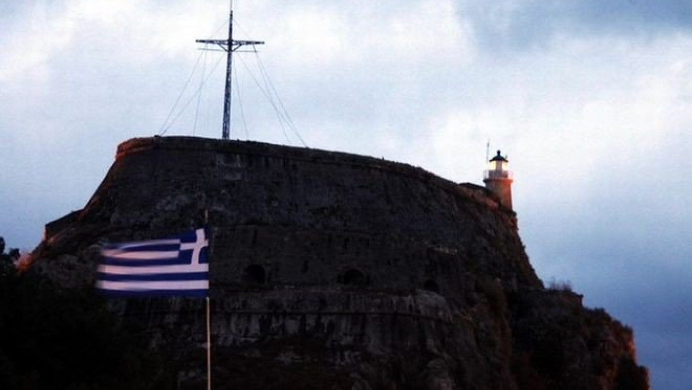 Πρόκληση από Γερμανούς στην Κέρκυρα, κατέβασαν την ελληνική σημαία!