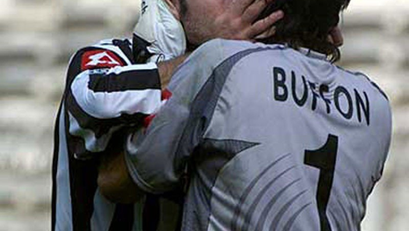 Το φιλί Τούντορ - Μπουφόν που προκάλεσε σεισμό (pic)