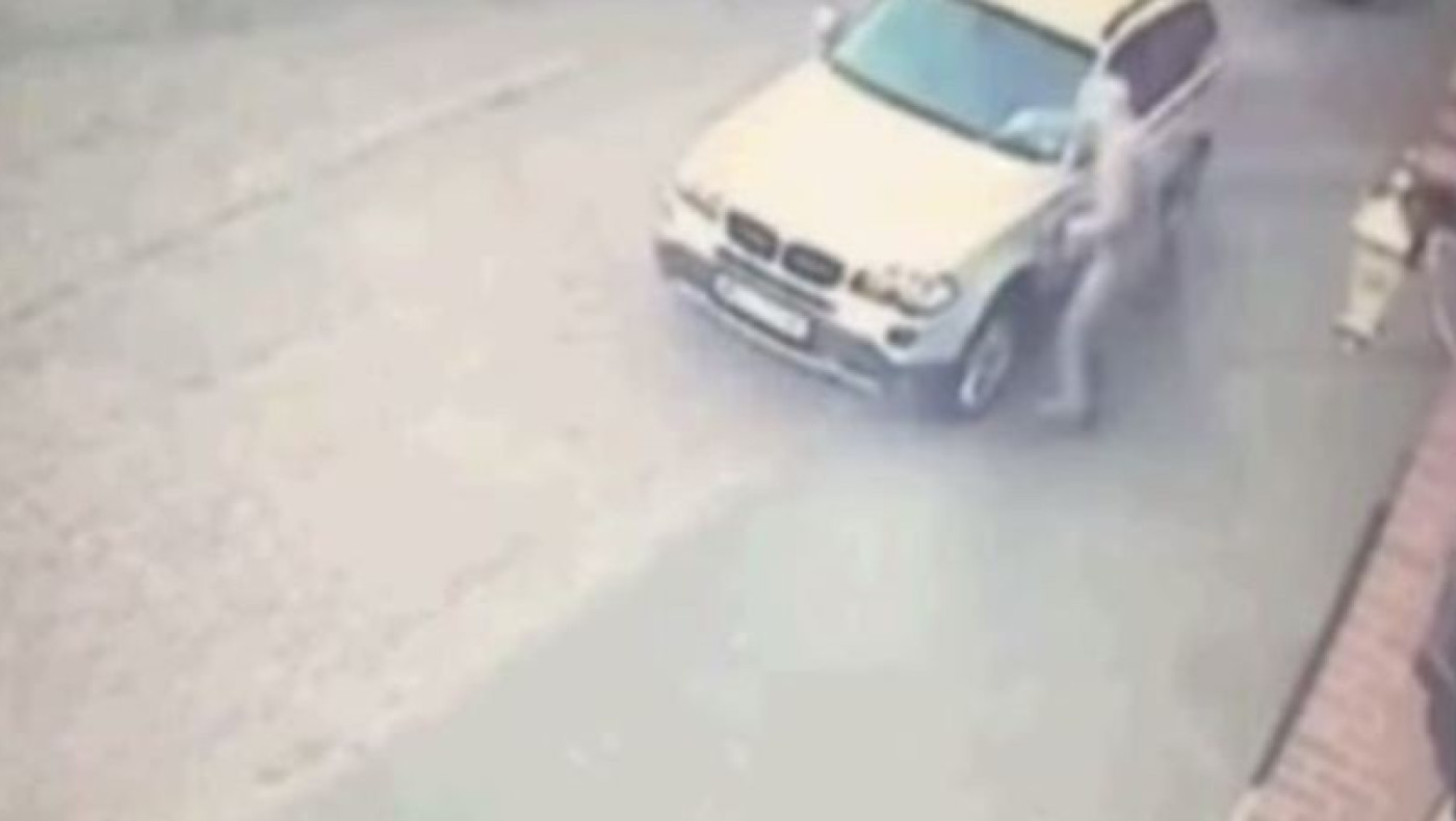 «Αντί να βάλει φωτιά σε BMW έβαλε φωτιά στον... εαυτό του» (VIDEO)