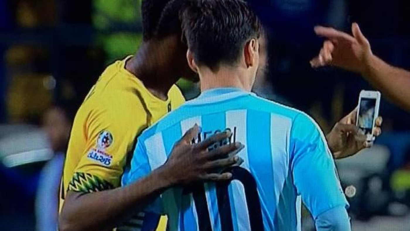 Selfie με τον Μέσι (video)