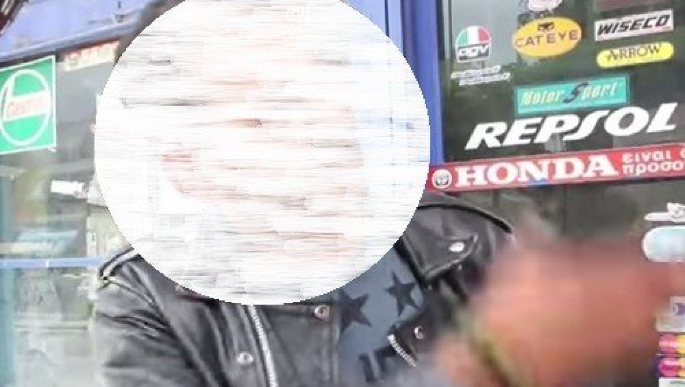 Έσπασε γραφείο βουλευτή, τον ειρωνεύτηκαν που περίμενε στο ΑΤΜ! (VIDEO)