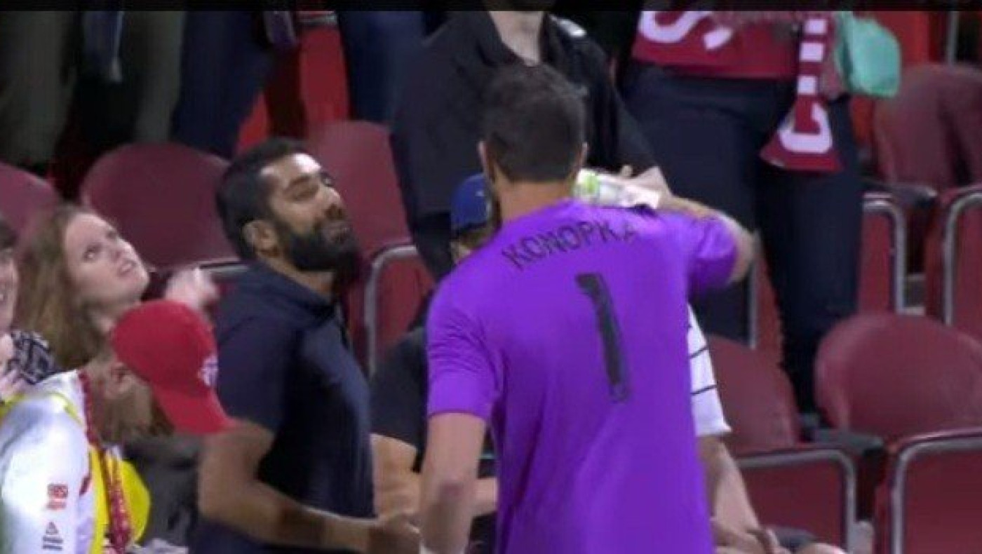 Τερματοφύλακας πανηγύρισε με... μπίρα! (vid)