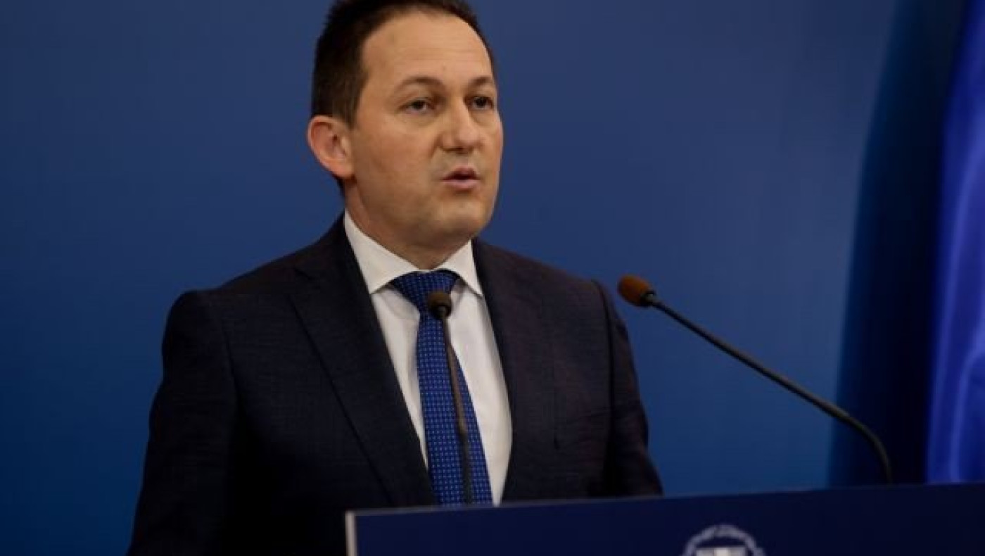 Πέτσας για εξαίρεση εκκλησιών: Άλλο η πίστη, άλλο τα... ψώνια