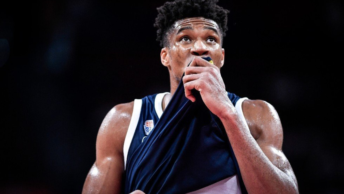 Αντετοκούνμπο: «﻿﻿Νιώθουμε περίεργα αλλά βγάζουμε το καπέλο στους Σπερς»