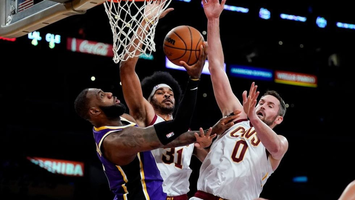 ΝΒΑ: Οι «γερόλυκοι» έκαναν τη δουλειά για τους Λέικερς