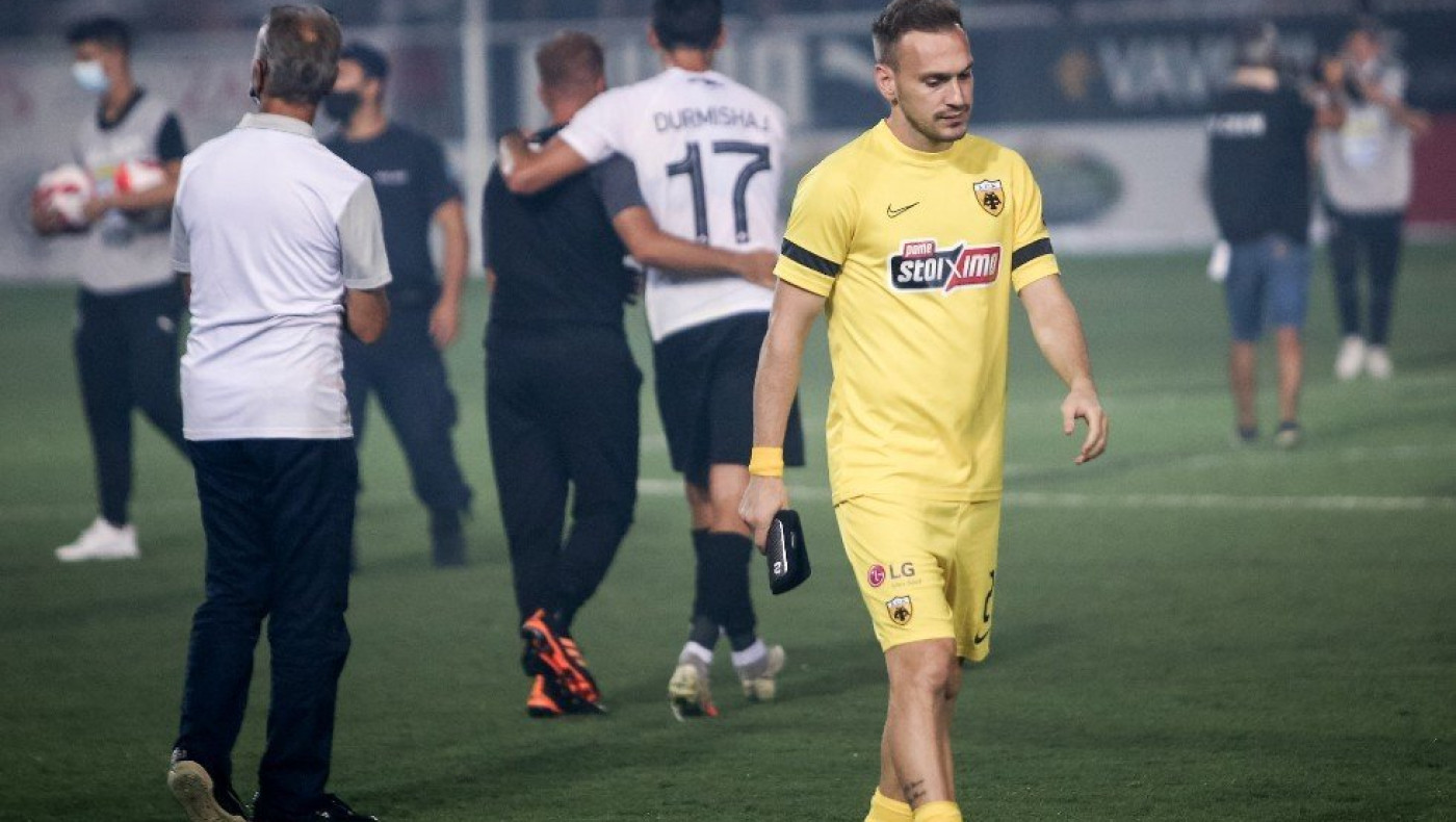 «Κρέμασε» τα παπούτσια του ο Μπακάκης-Η ανακοίνωσή του μέσω social media