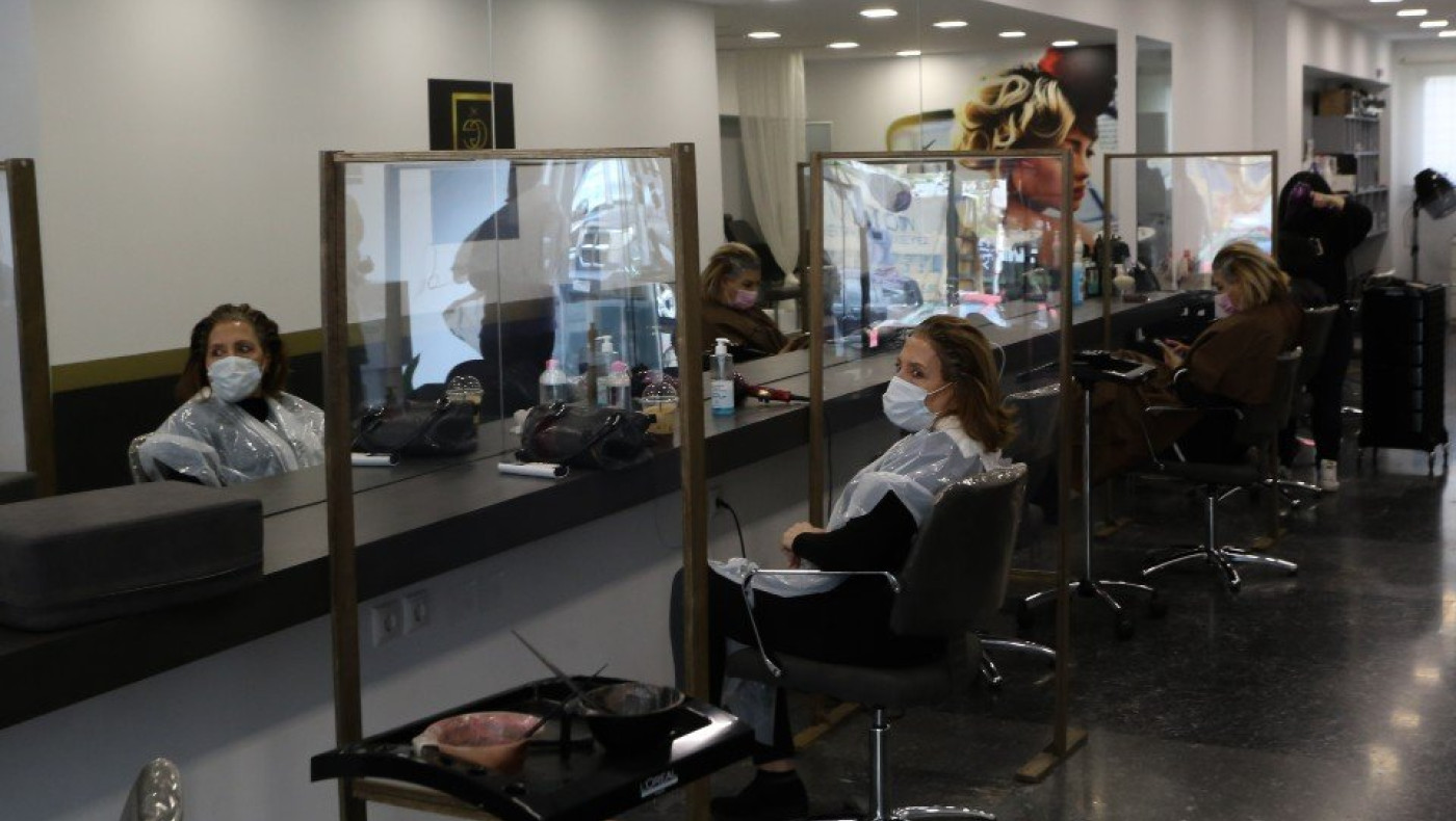 Κομμωτήρια: Κατέβασαν ρολά, ζητούν εξαίρεσή τους από τα νέα μέτρα