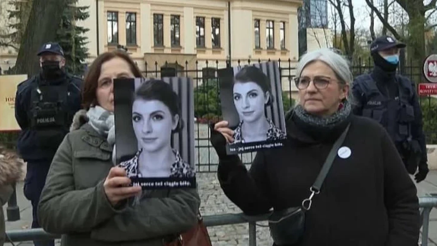 Πολωνία: «Δεν της έκαναν έκτρωση και πέθανε»