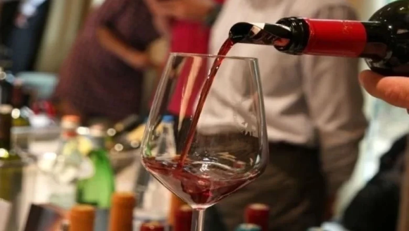 «Λευκή Νύχτα» στη Θεσσαλονίκη-Με δωρεάν ζεστό κρασί: «Πάρτε το Μετρό και ελάτε»