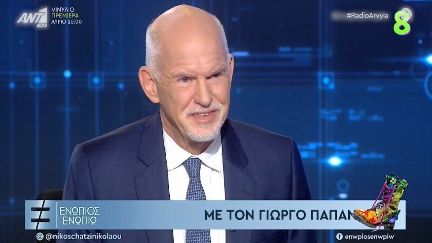 Ράδιο Αρβύλα: Ο Ανδρέας Παπανδρέου βοηθάει τον Γιώργο Παπανδρέου στη συνέντευξη στον Χατζηνικολάου