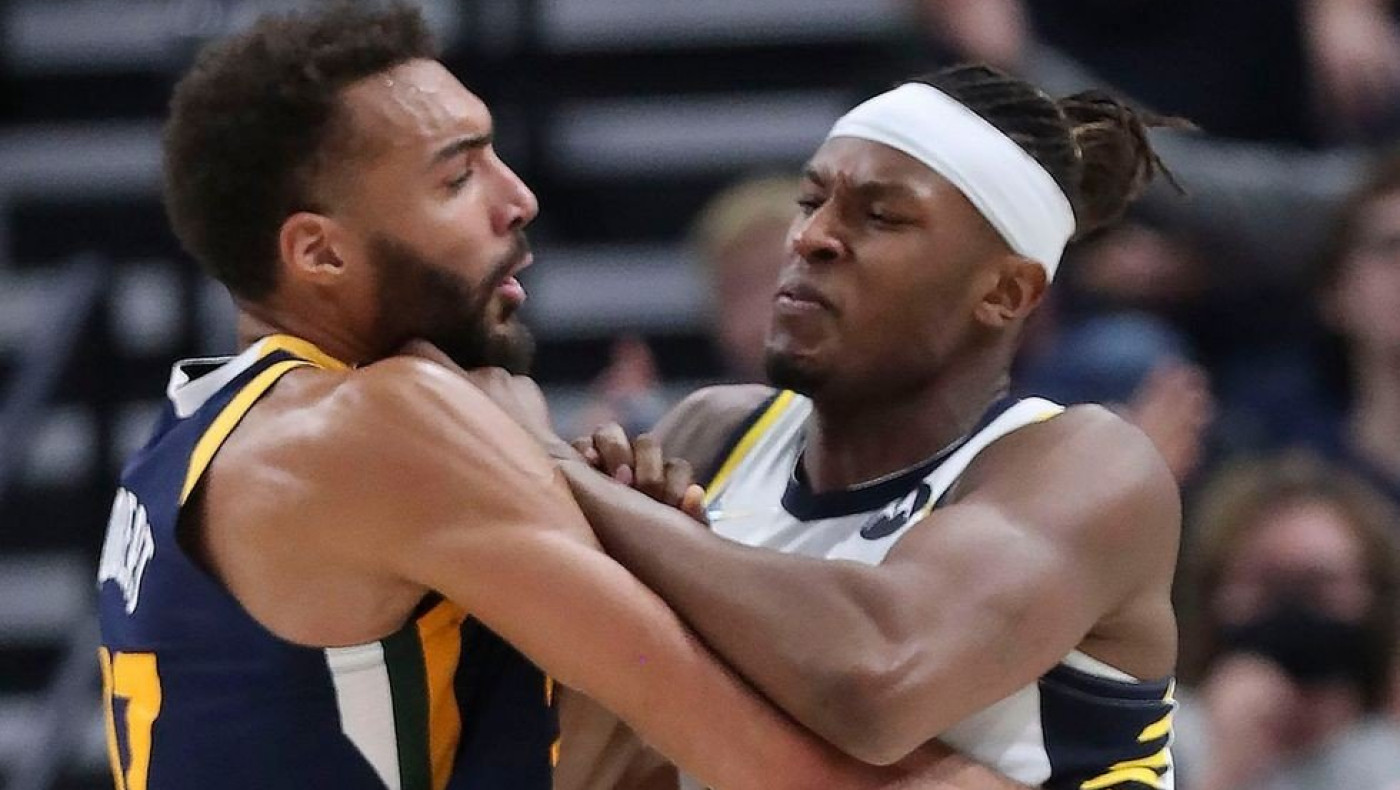 ΝΒΑ: «Πλακώθηκαν» Γκομπέρ-Τέρνερ, έκπληξη των Πέισερς στη Γιούτα