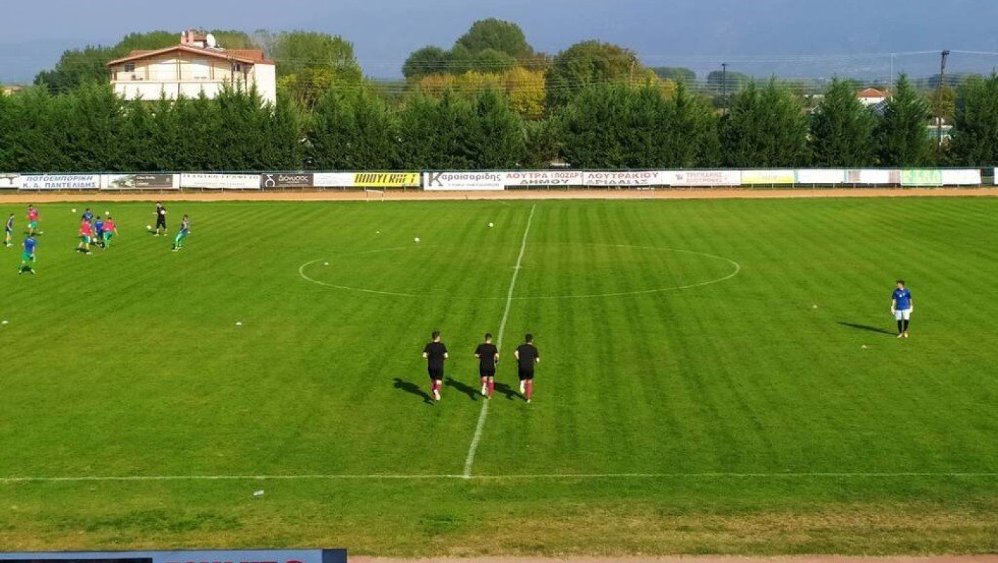 Superleague 2 - Αθάνατο ελληνικό ποδόσφαιρο: Μηχανάκι κατέστρεψε τον αγωνιστικό χώρο