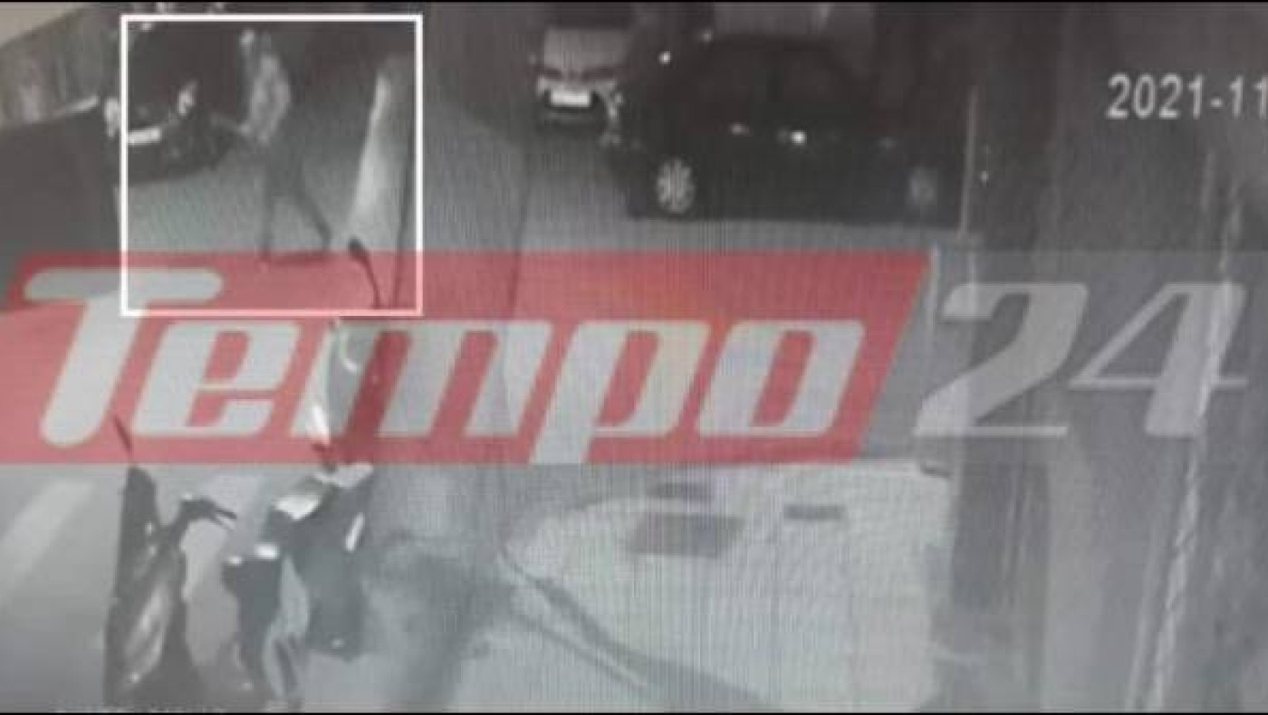 Πάτρα: 30χρονος σπάει αυτοκίνητα και εκφοβίζει καταστηματάρχες και περαστικούς