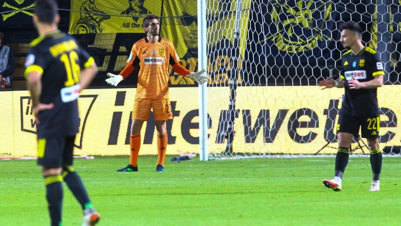 Είναι, πλέον, δύσκολο να διατηρηθεί ο Μάντζιος ακλόνητος στον πάγκο