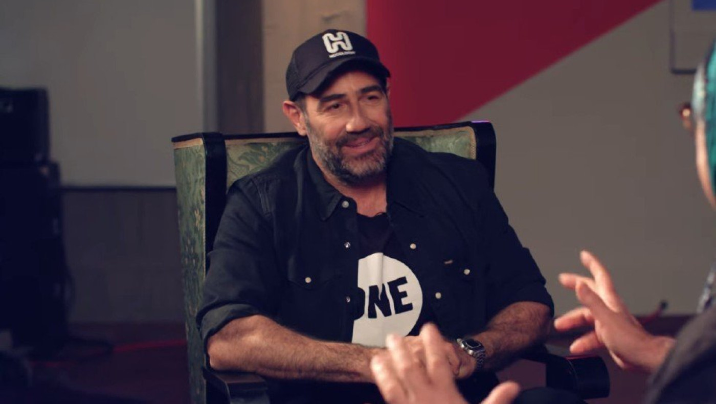 Παραλίγο να τραγουδήσει ο Κανάκης το... «Τζουτζούκα» του ΛεΠά