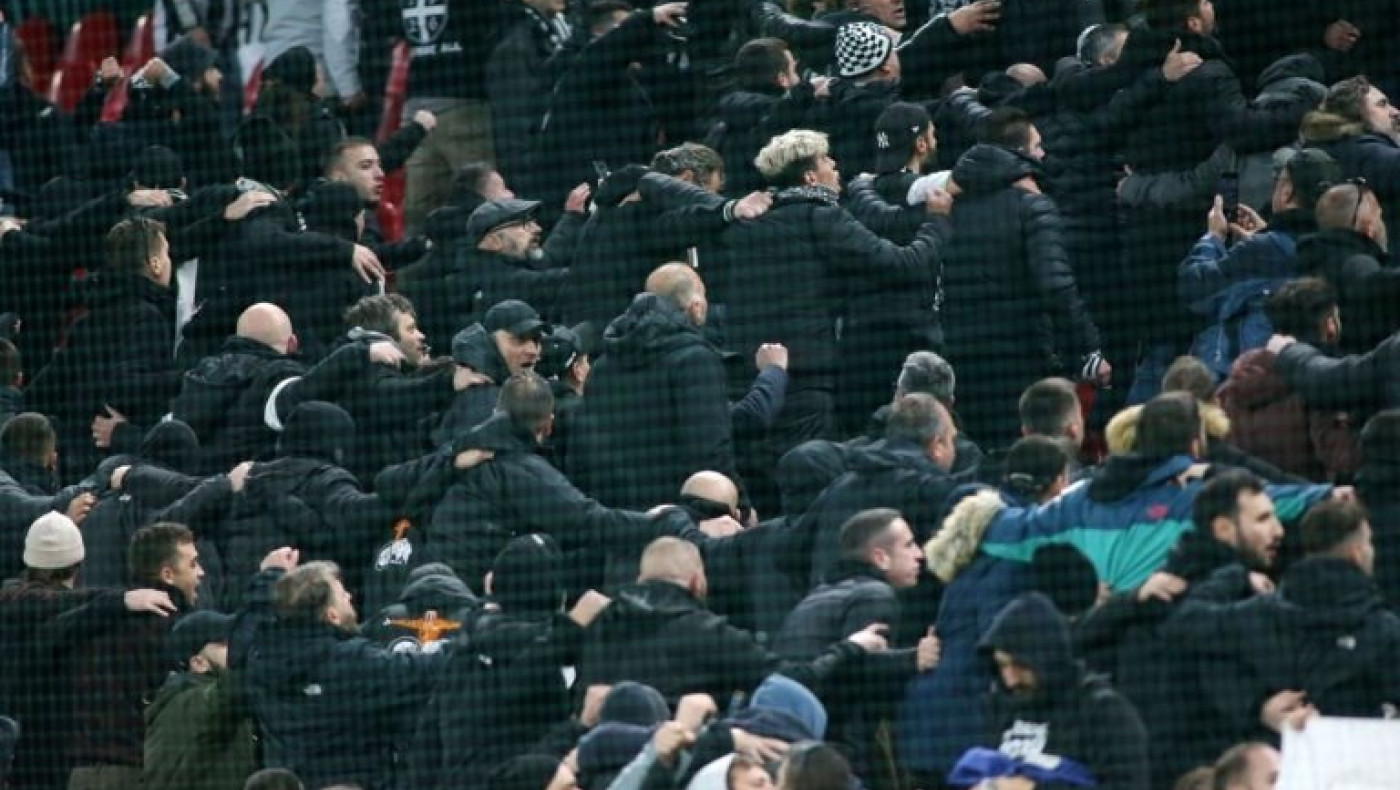 Καταγγελίες οπαδών του ΠΑΟΚ στο Metropolis: «Δεχθήκαμε φωτοβολίδα, μας πετούσαν μπουκάλια»