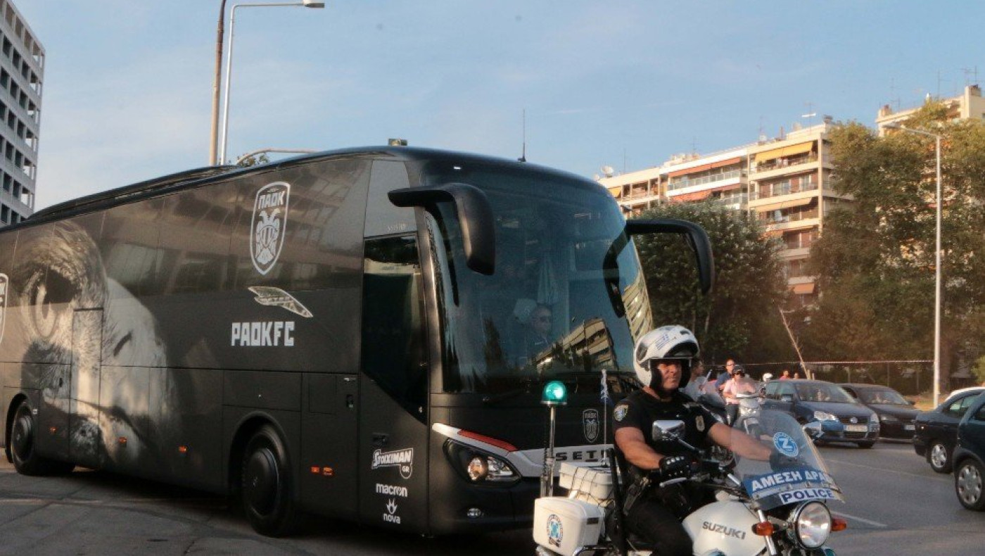 ΝΤΡΟΠΗ: Το πούλμαν της U16  του ΠΑΟΚ δέχθηκε επίθεση με πέτρες!