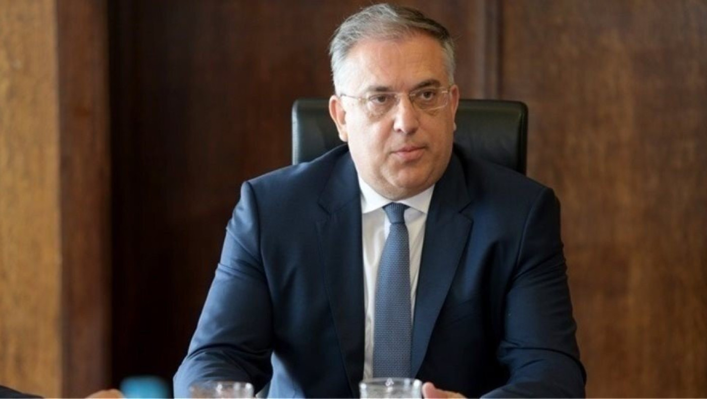 Τελεσίγραφο Θεοδωρικάκου: «Ή τηρούνται τα μέτρα, ή κλείνουν τα γήπεδα»