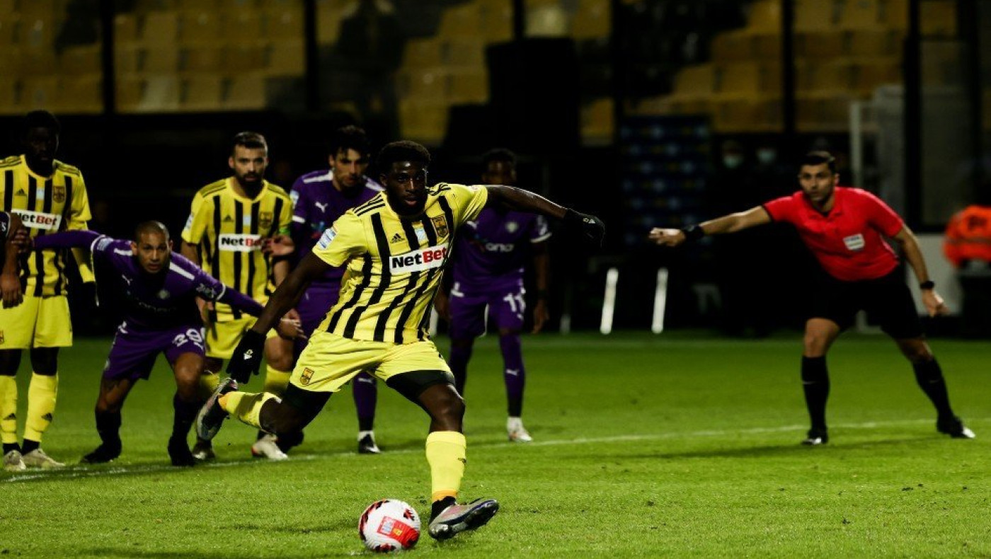 Μπροστά στα μάτια του και περίμενε το VAR ο Φωτιάς, 2-0 o Αρης!