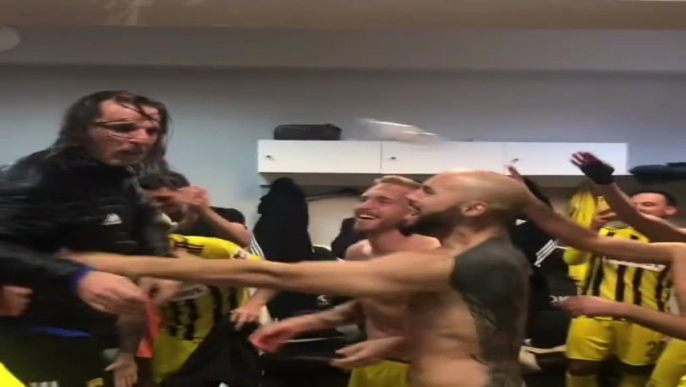 «Τρελό» πάρτι των παικτών του Αρη στα αποδυτήρια! (vid)