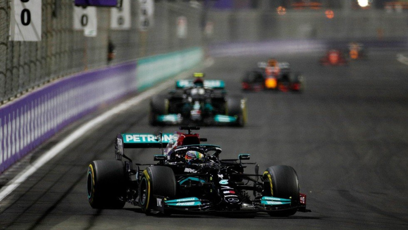 F1: Ο συναρπαστικός αγώνας στην Τζέντα και οι... μάχες Χάμιλτον-Φερστάπεν