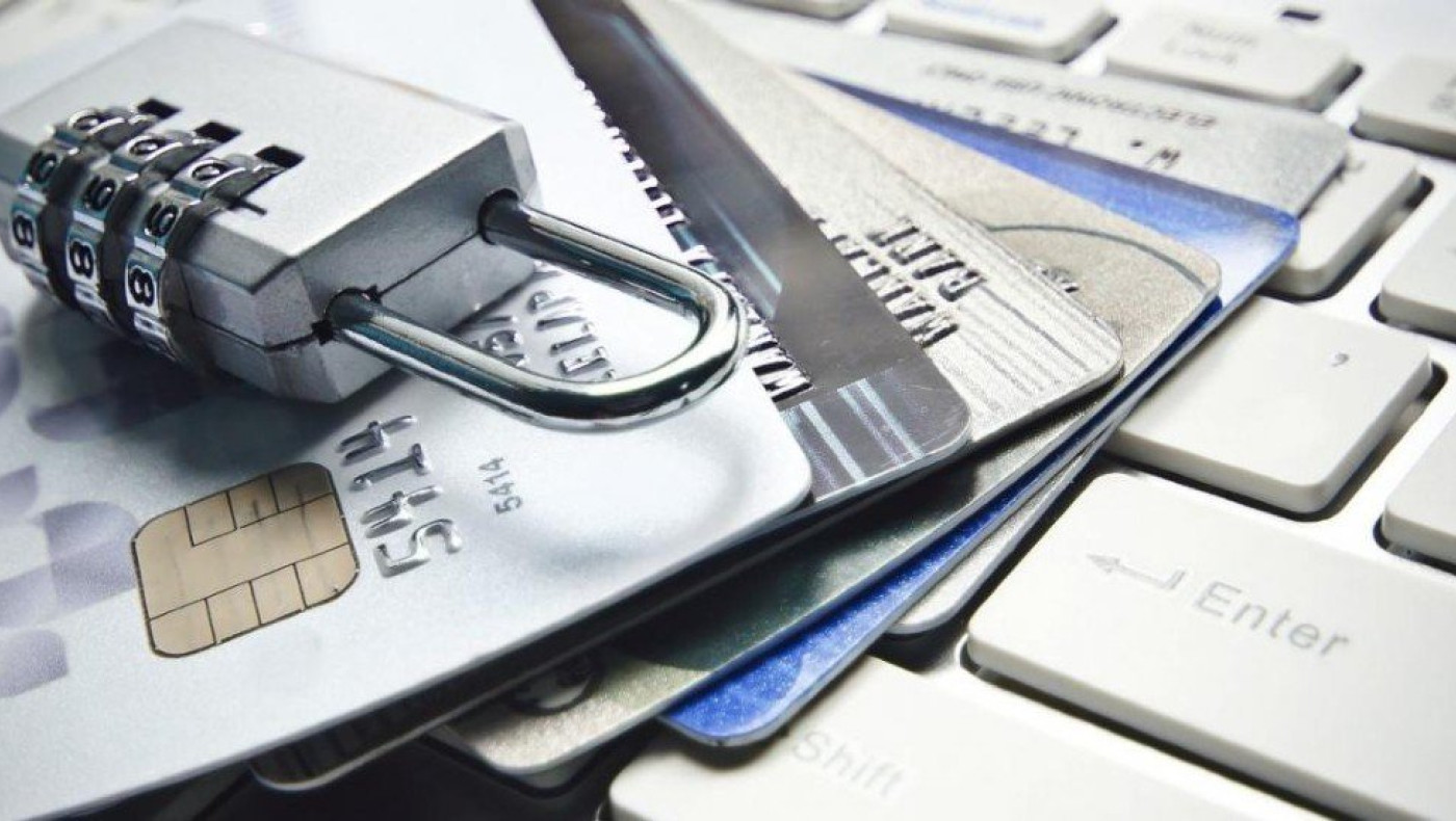 Η πιο επικίνδυνη τραπεζική απάτη και η ζημιά για κατόχους καρτών