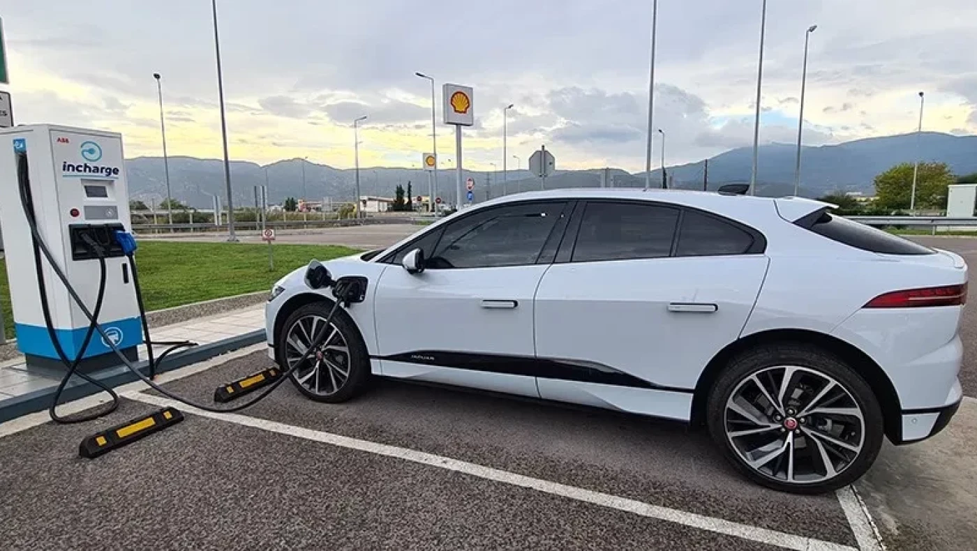 Στο laptop ή στο κινητό σας όλοι οι σταθμοί φόρτισης των Δήμων