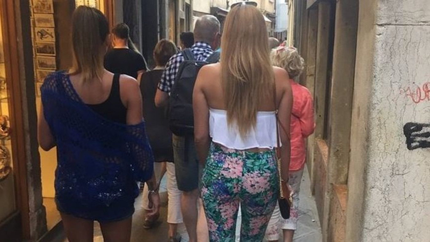 «Υγρές» η Μάρτα και η φίλη της (pic)