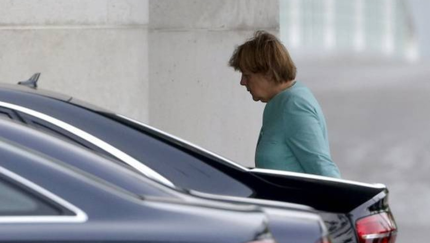 Εξαντλημένη και ξενυχτισμένη μετά το «Όχι» η Μέρκελ (pics)