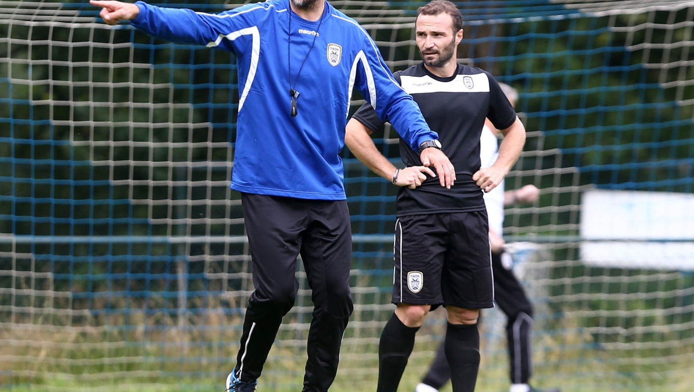 Δεν είναι... κολλημένος