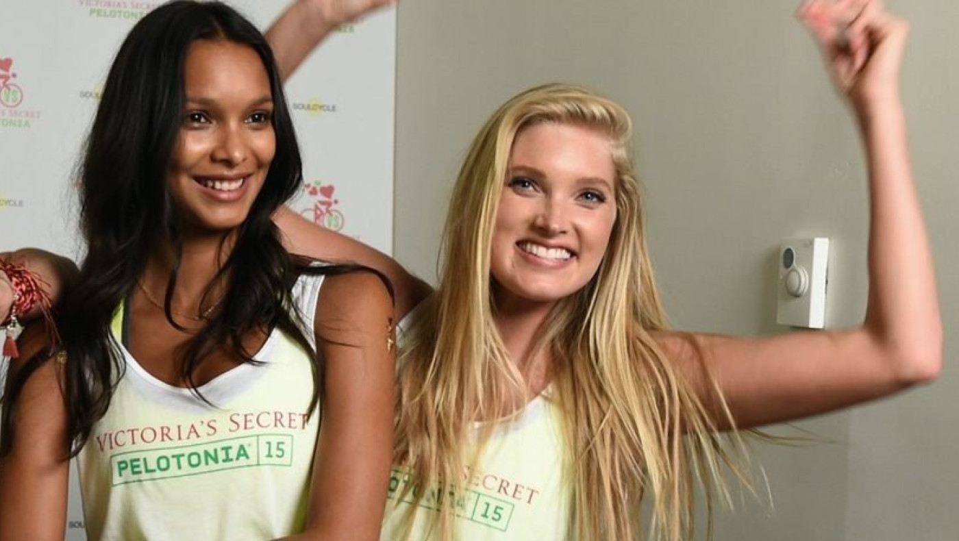 Κάνοντας ποδήλατο με τους αγγέλους της Victoria's Secret