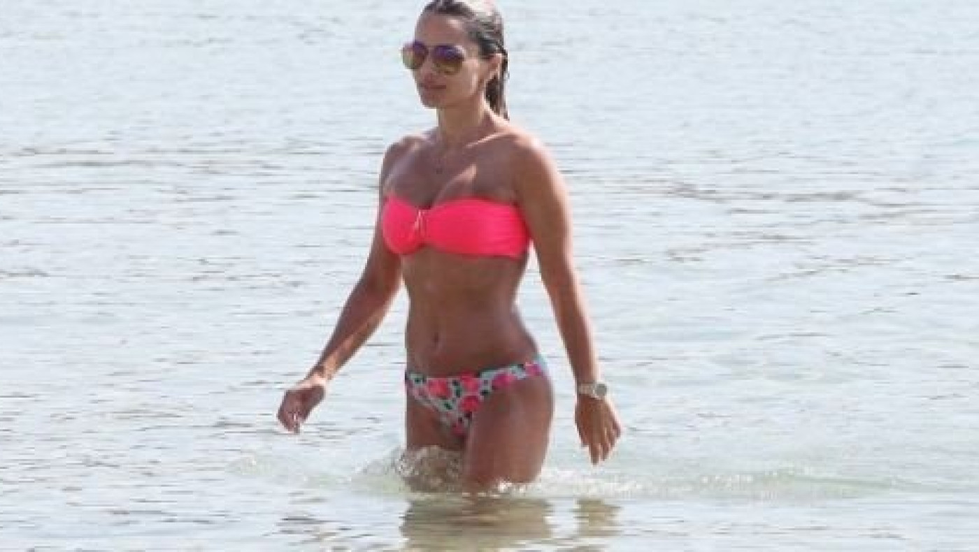 Σόφη Πασχάλη: Με το σύντροφό της στην παραλία