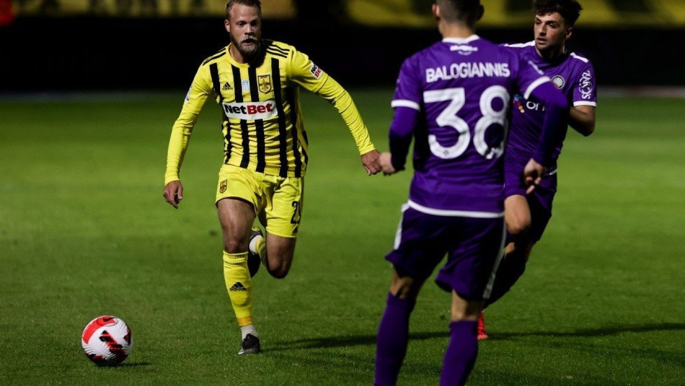 Ο Σούντγκρεν...φέρνει δεξί μπακ