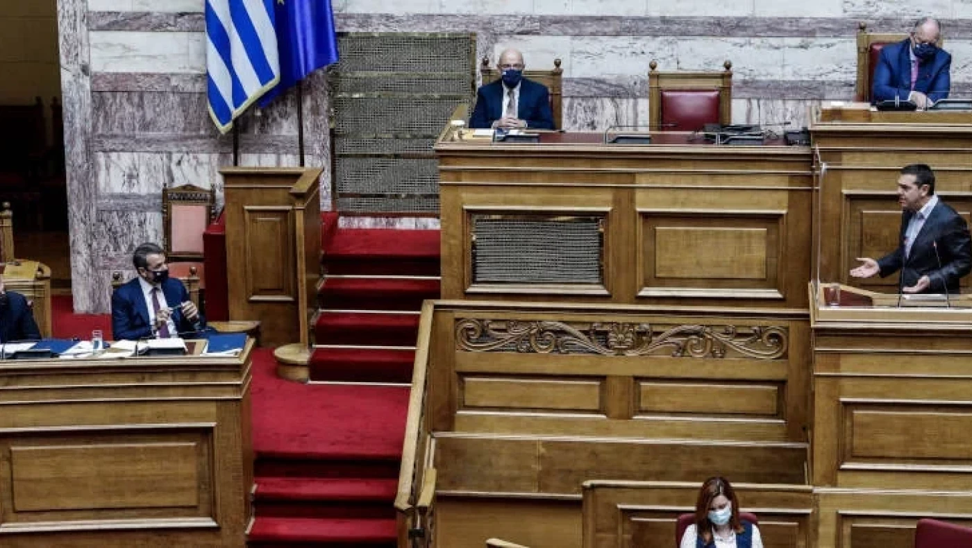 Σκληρό «ροκ» στη Βουλή – Οι «θερμοί» διάλογοι Μητσοτάκη – Τσίπρα