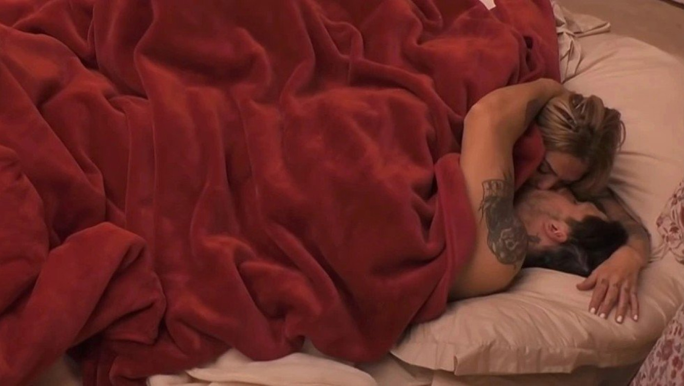 «Ό,τι γουστάρω, το κάνω!» - Η Αγγελική Ηλιάδη για τα καυτά φιλιά με τον Γρηγόρη στη Φάρμα